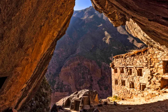 Half-Day Trek to Perolniyoc Waterfall and Raqaypata Ruins from Cusco