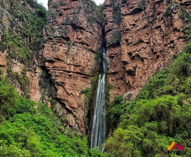 Half-Day Trek to Perolniyoc Waterfall and Raqaypata Ruins from Cusco