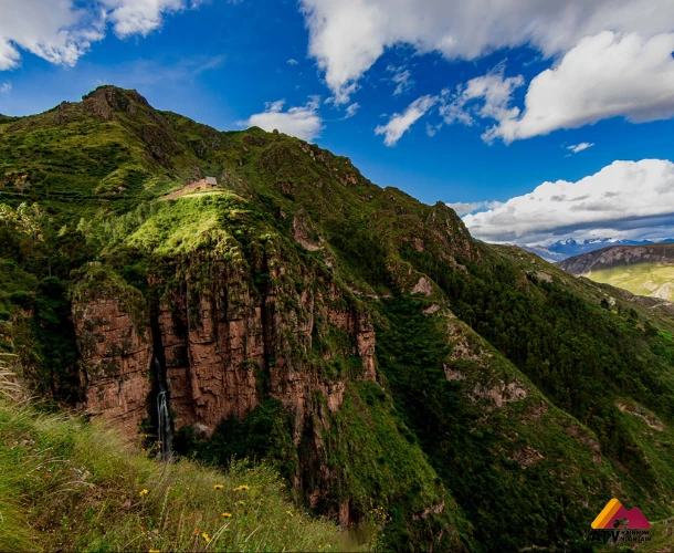Trek to Raqaypata: Panoramic Andean View