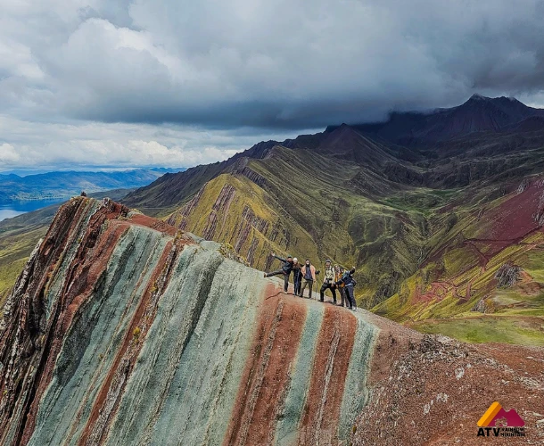 Contrastes: Pallay Punchu y Laguna Langui