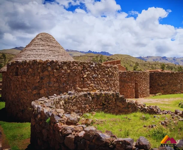 Baños del Inca y Fuentes de Agua