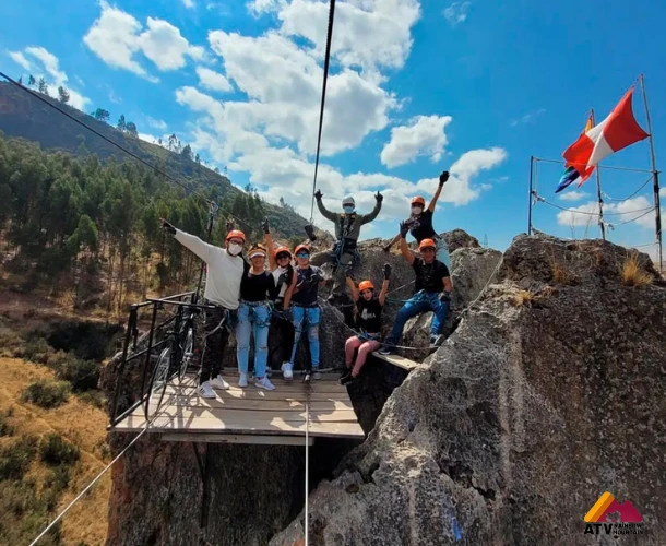 Aventura Vertical: Rappel y Escalada con Guías