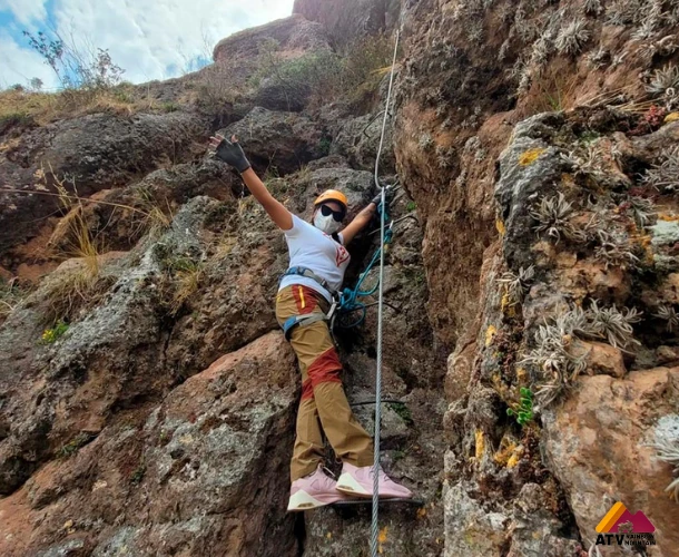 Vía Ferrata o Puente: Victoria en la Plataforma Vertical